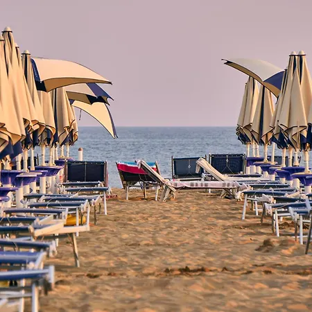 Apartman Bright 150 Meters From The - Beahost