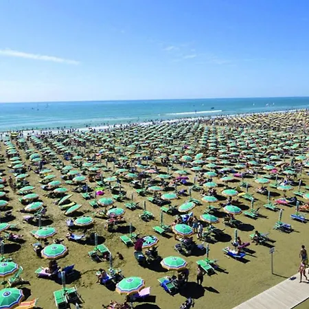 Bright 150 Meters From The - Beahost Apartment *