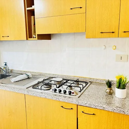 Apartment Bright 150 Meters From The - Beahost