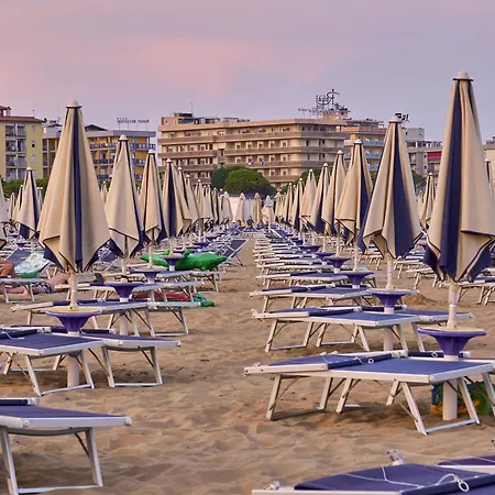 Bright 150 Meters From The - Beahost Apartment *